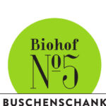 Grüner Kreis mit schwarzem Biohof Nummer 5-Schriftzug.